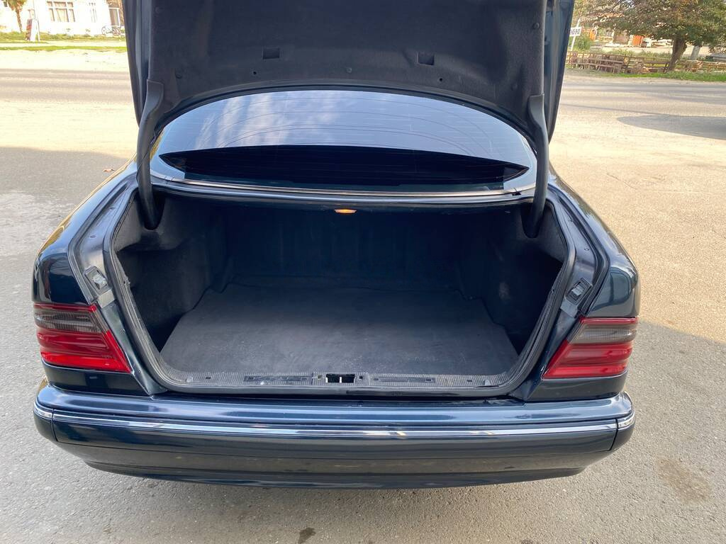 1999 Mercedes E 240, 2.6L, 434935km - Image 16