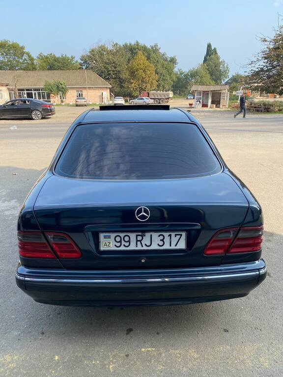 1999 Mercedes E 240, 2.6L, 434935km - Image 5