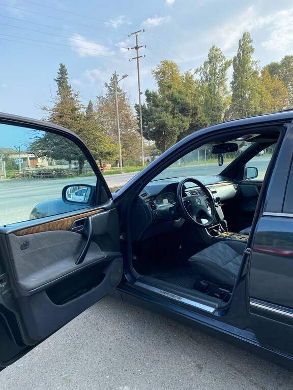 1999 Mercedes E 240, 2.6L, 434935km - Image 10