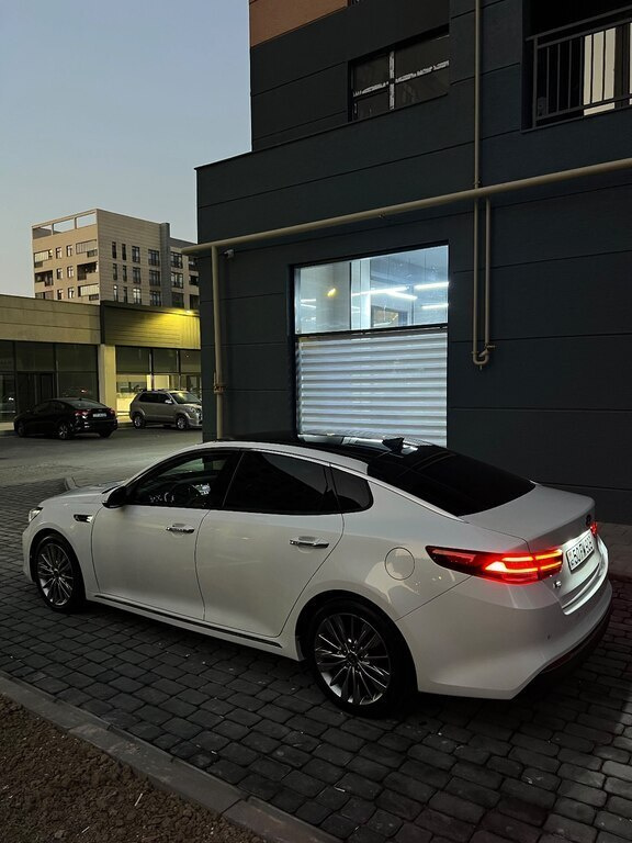 2018 Kia K5, 2.0L, 123800km - Image 2