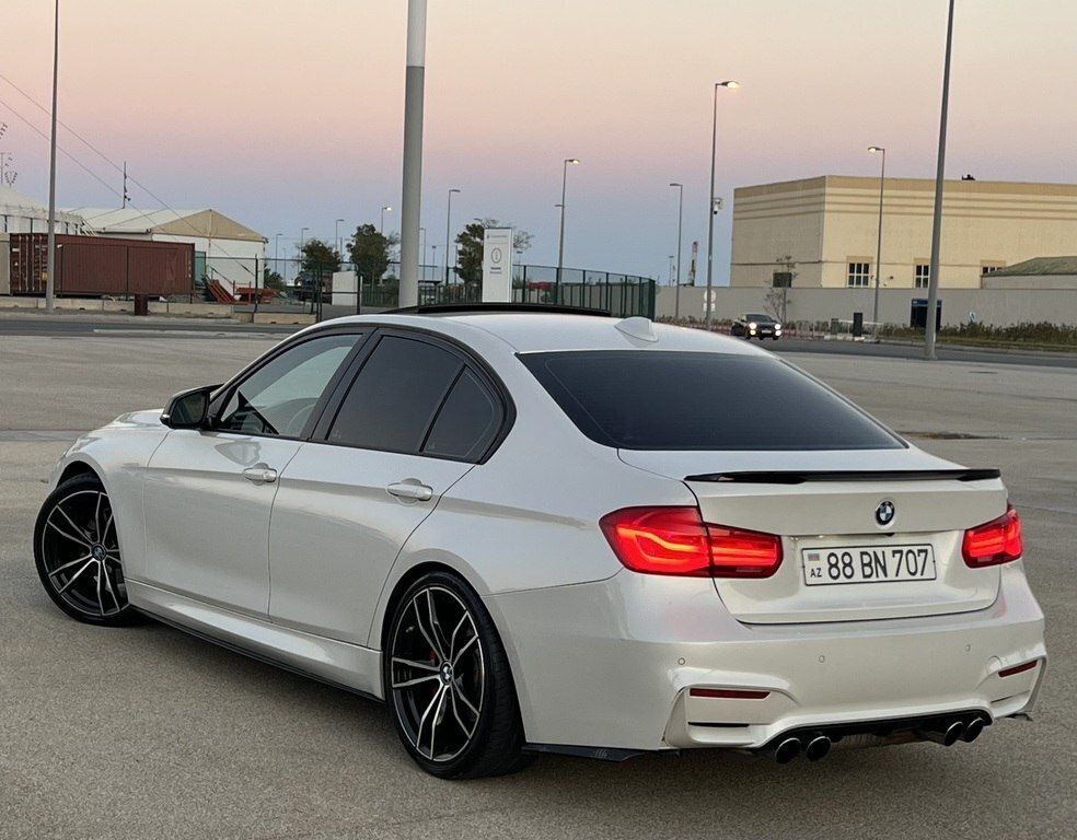 2016 BMW 328, 2.0L, 142312km - Image 5