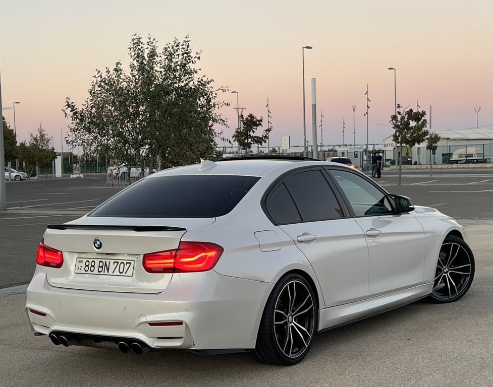 2016 BMW 328, 2.0L, 142312km - Image 6