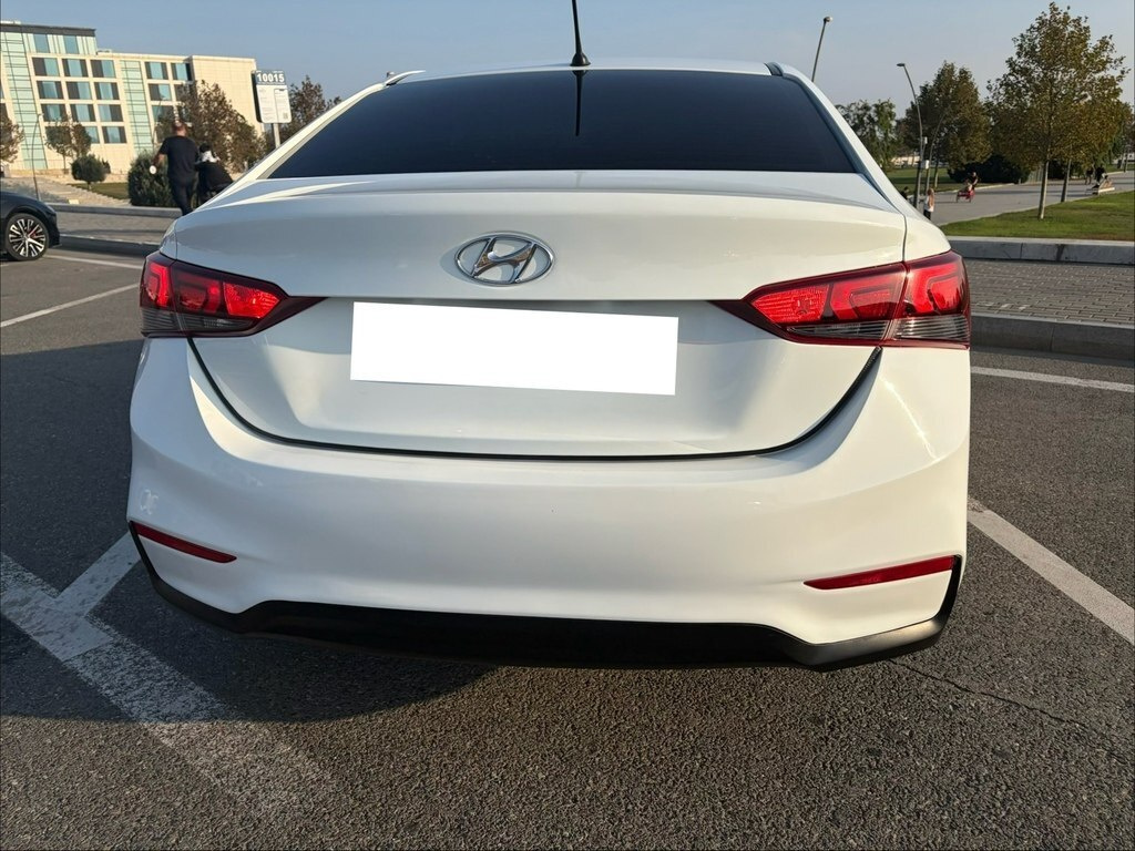 2018 Hyundai Accent, 1.4L, 165000km - Image 15