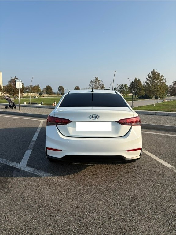 2018 Hyundai Accent, 1.4L, 165000km - Image 4