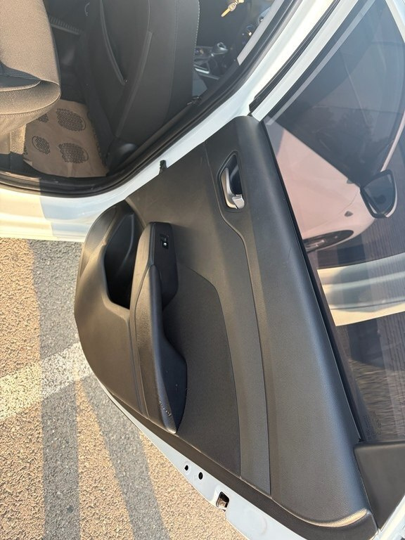 2018 Hyundai Accent, 1.4L, 165000km - Image 8