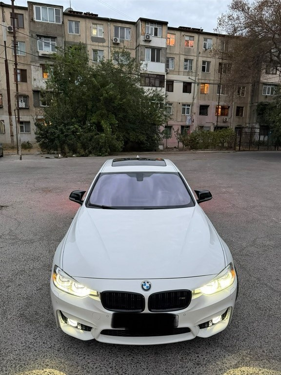 2016 BMW 328, 2.0L, 145268km - Image 1