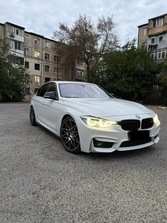 2016 BMW 328, 2.0L, 145268km - Image 2