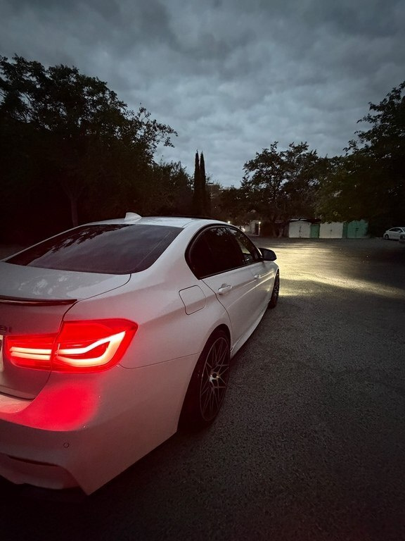 2016 BMW 328, 2.0L, 145268km - Image 11