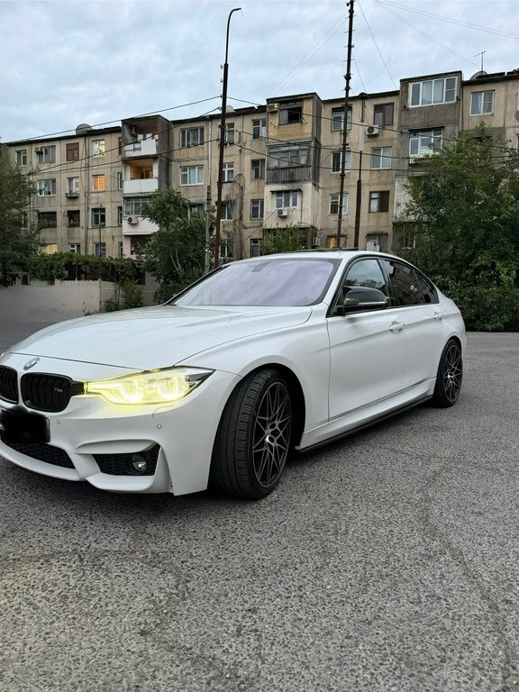 2016 BMW 328, 2.0L, 145268km - Image 4