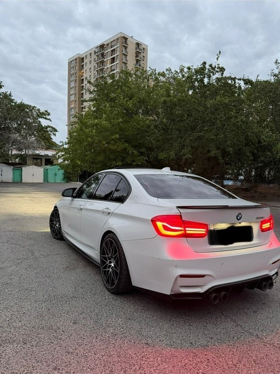 2016 BMW 328, 2.0L, 145268km - Image 5