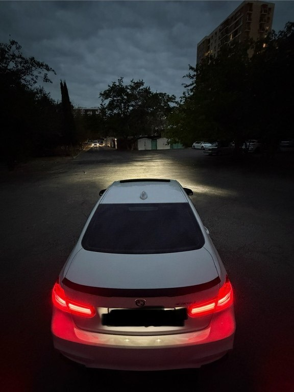 2016 BMW 328, 2.0L, 145268km - Image 10