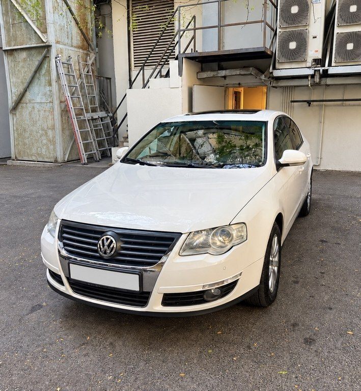2008 Volkswagen Passat, 1.8L, 180000km - Image 1
