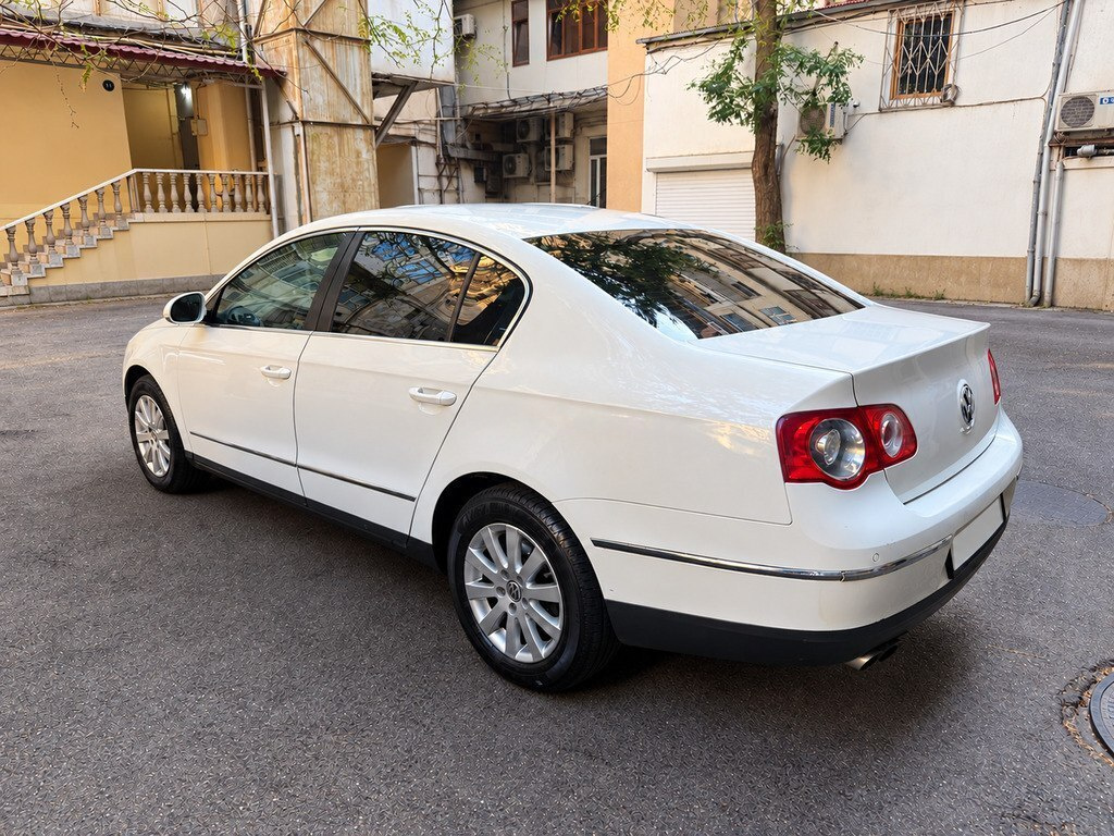 2008 Volkswagen Passat, 1.8L, 180000km - Image 3
