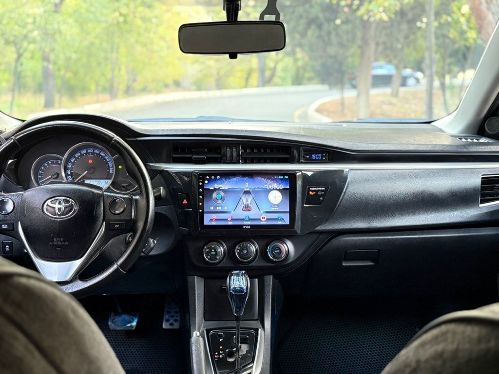 2014 Toyota Corolla, 1.6L, 316000km - Image 10