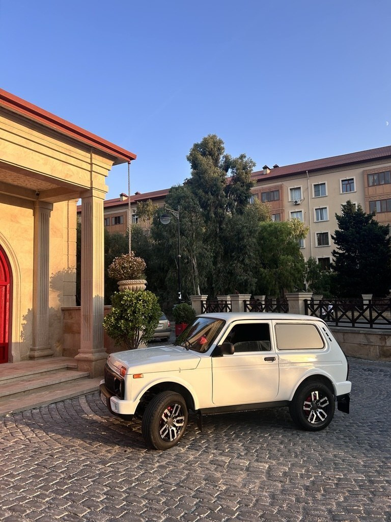 2015 LADA (VAZ) Niva, 1.7L, 147800km - Image 2