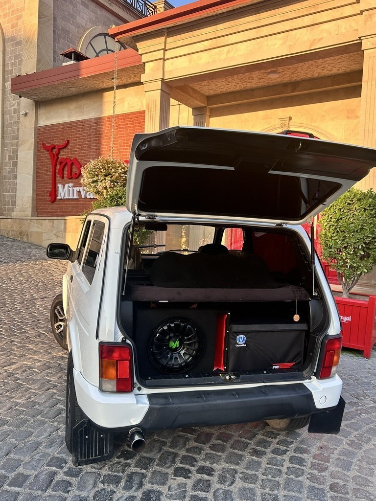 2015 LADA (VAZ) Niva, 1.7L, 147800km - Image 3