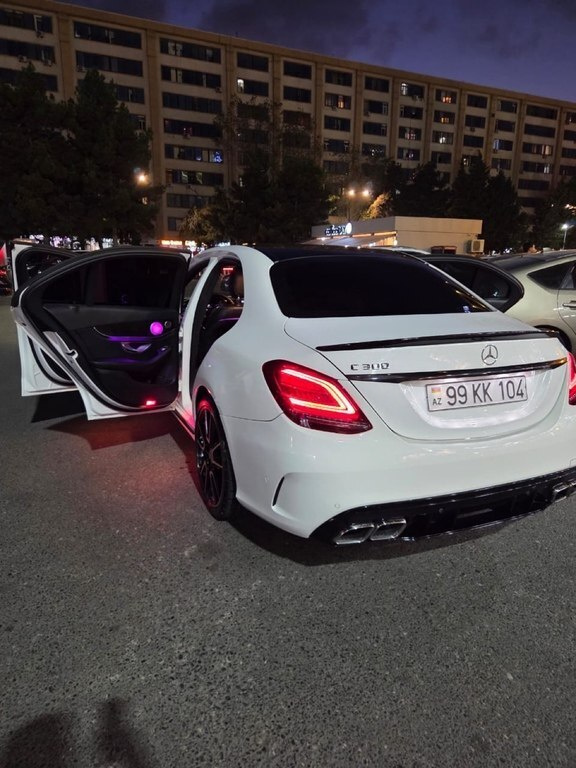 2015 Mercedes C 300, 2.0L, 224000km - Image 2