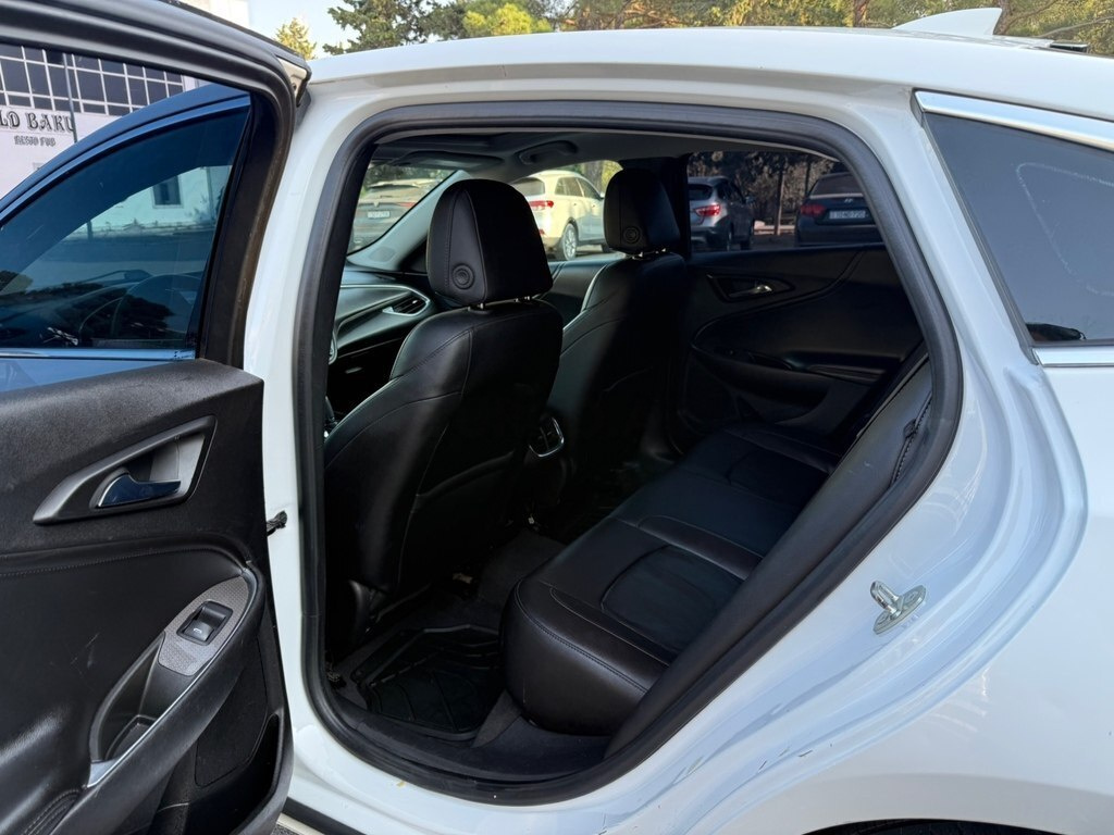 2017 Chevrolet Malibu, 1.5L, 278745km - Image 9