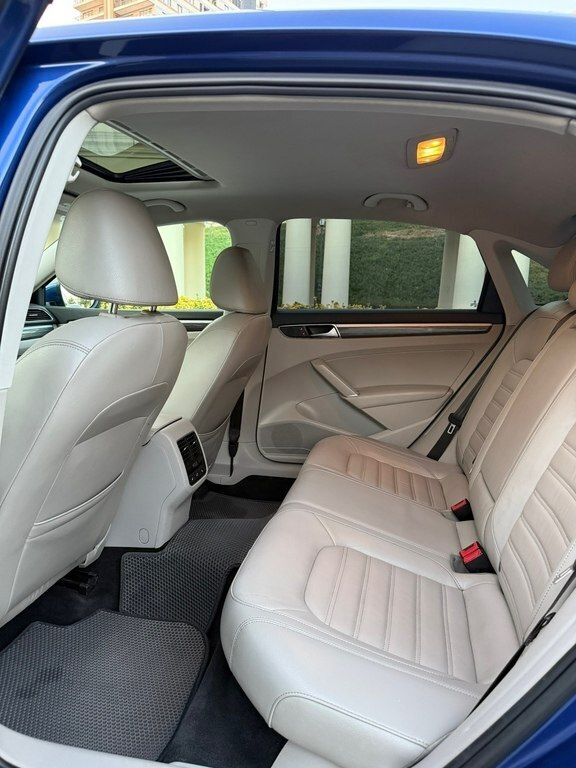 2017 Volkswagen Passat (North America), 1.8L, 129000km - Image 11