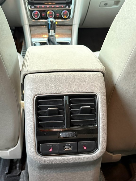 2017 Volkswagen Passat (North America), 1.8L, 129000km - Image 12