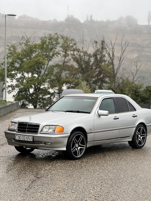 1998 Mercedes C 180, 1.8L, 510000km - Image 1