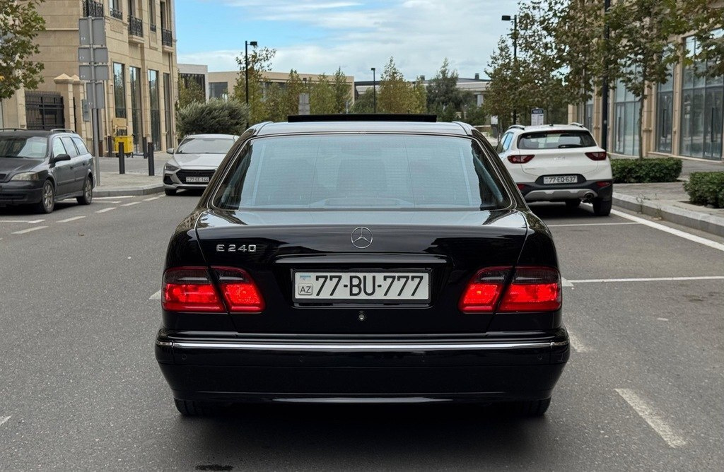 2000 Mercedes E 240, 2.6L, 220000km - Image 2