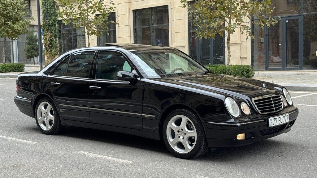 2000 Mercedes E 240, 2.6L, 220000km - Image 3