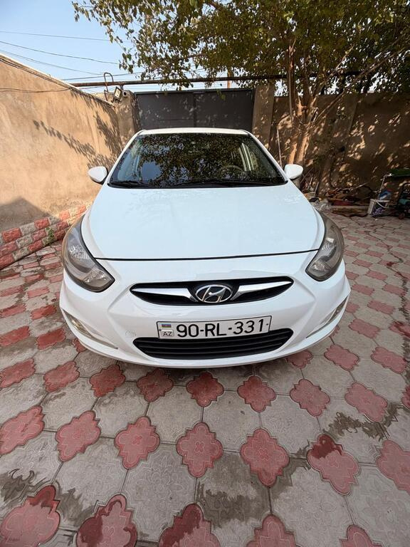 2012 Hyundai Accent, 1.6L, 294000km - Image 1