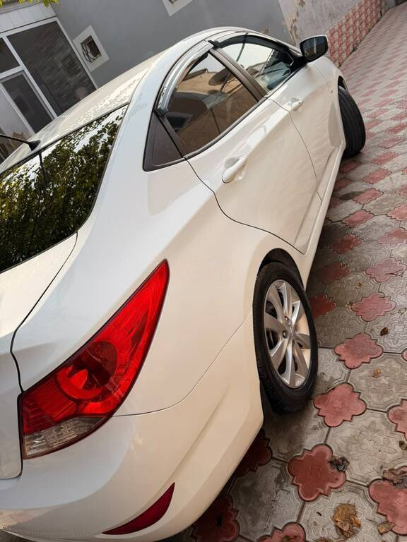 2012 Hyundai Accent, 1.6L, 294000km - Image 2