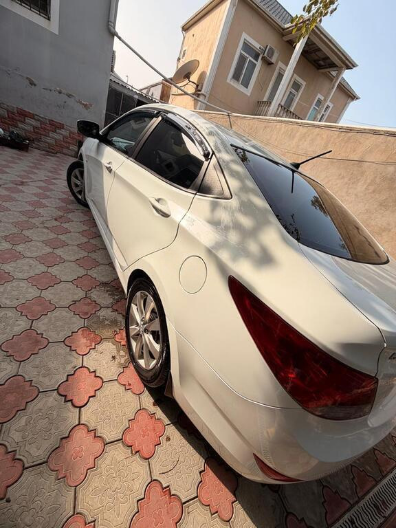 2012 Hyundai Accent, 1.6L, 294000km - Image 3
