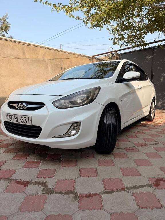 2012 Hyundai Accent, 1.6L, 294000km - Image 4