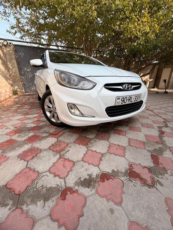 2012 Hyundai Accent, 1.6L, 294000km - Image 5