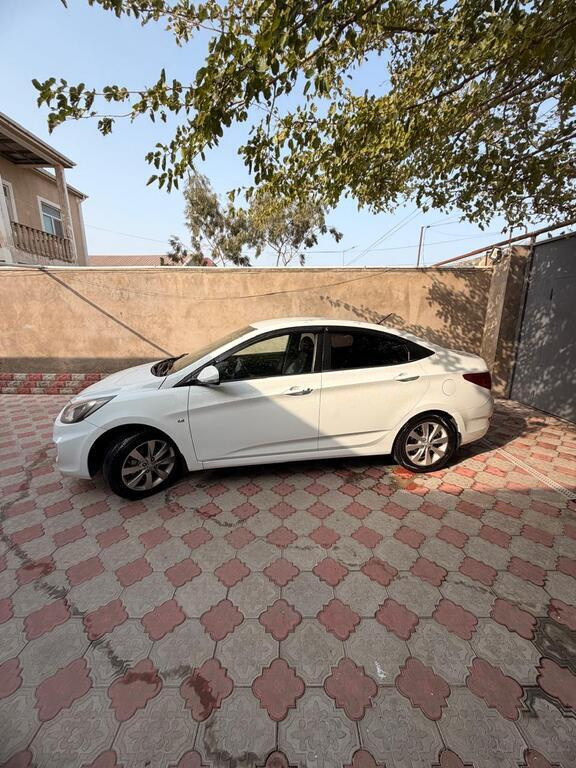 2012 Hyundai Accent, 1.6L, 294000km - Image 7