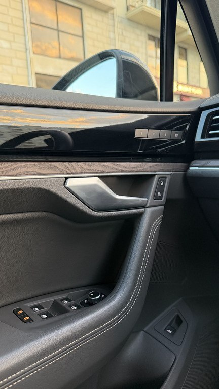 2023 Volkswagen Touareg, 3.0L, 65000km - Image 15
