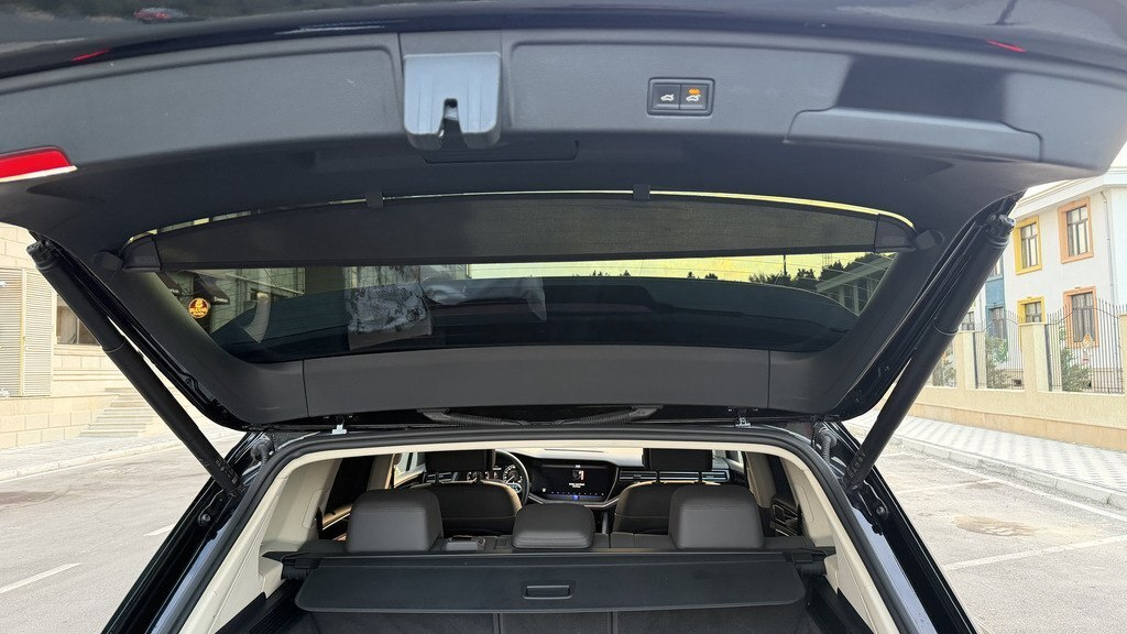 2023 Volkswagen Touareg, 3.0L, 65000km - Image 18