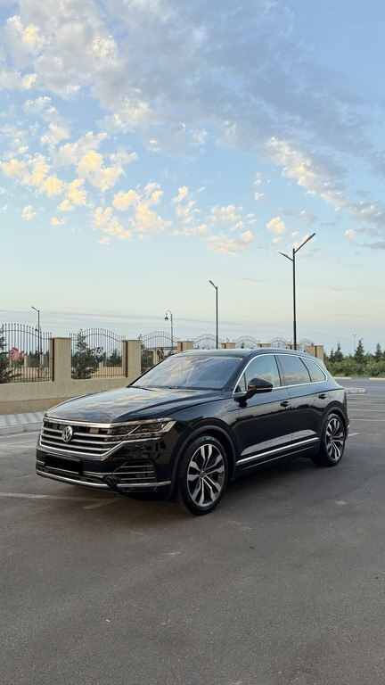 2023 Volkswagen Touareg, 3.0L, 65000km - Image 3