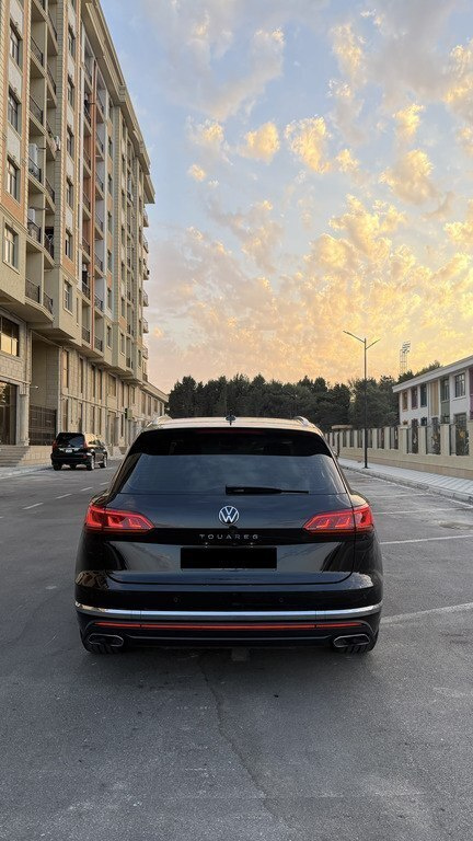 2023 Volkswagen Touareg, 3.0L, 65000km - Image 4