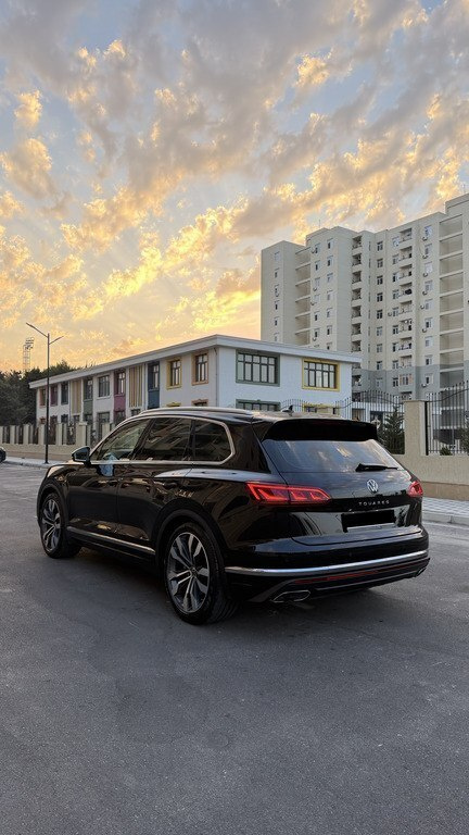 2023 Volkswagen Touareg, 3.0L, 65000km - Image 7