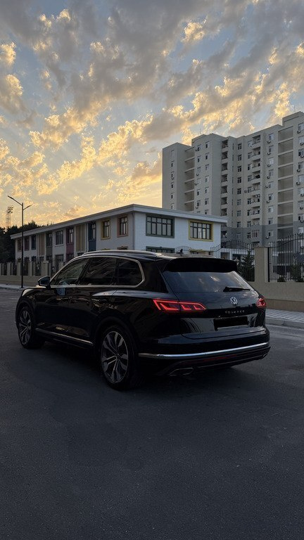 2023 Volkswagen Touareg, 3.0L, 65000km - Image 8