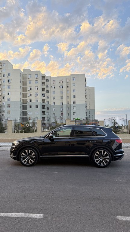 2023 Volkswagen Touareg, 3.0L, 65000km - Image 9