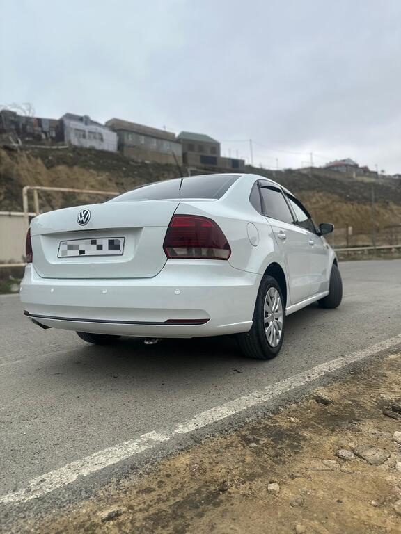2018 Volkswagen Polo, 1.6L, 242000km - Image 2