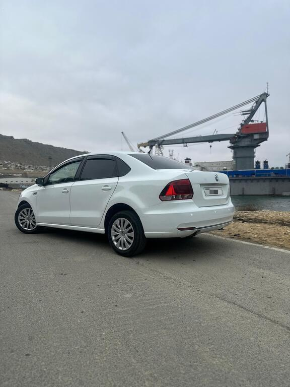 2018 Volkswagen Polo, 1.6L, 242000km - Image 11