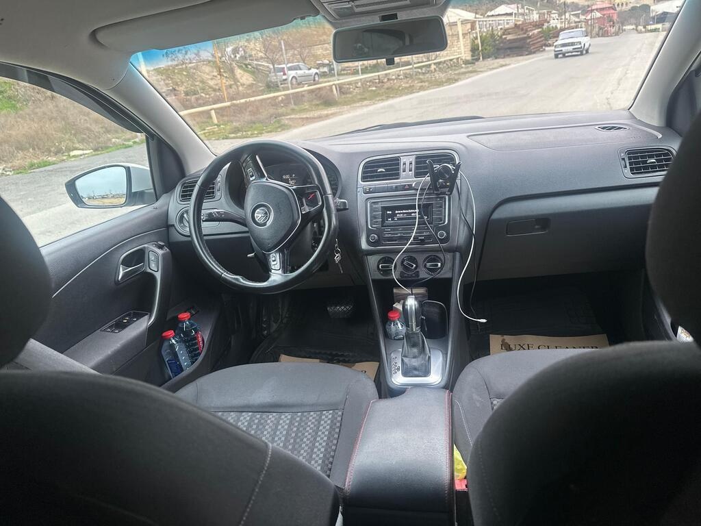 2018 Volkswagen Polo, 1.6L, 242000km - Image 12