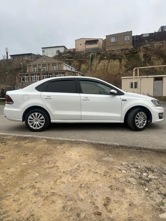 2018 Volkswagen Polo, 1.6L, 242000km - Image 4
