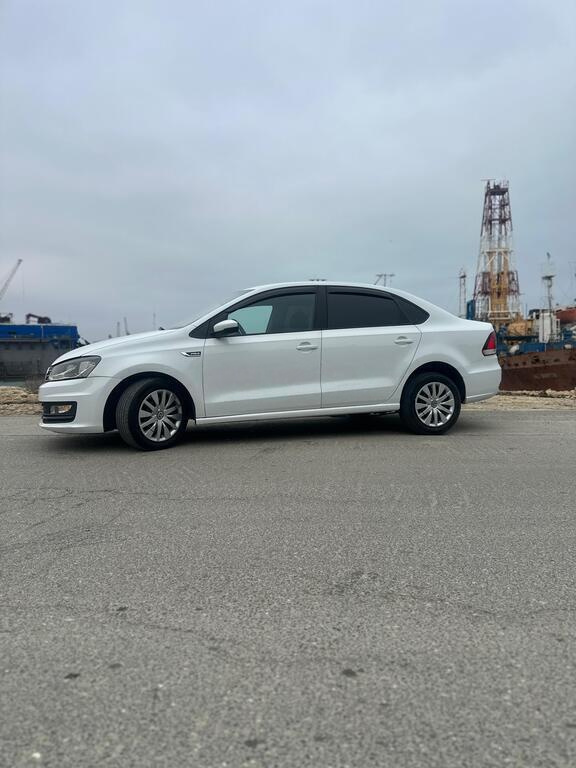 2018 Volkswagen Polo, 1.6L, 242000km - Image 5