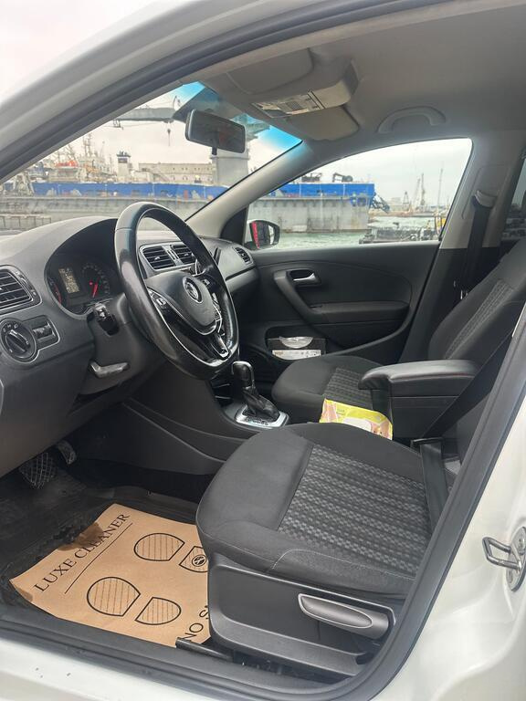 2018 Volkswagen Polo, 1.6L, 242000km - Image 10