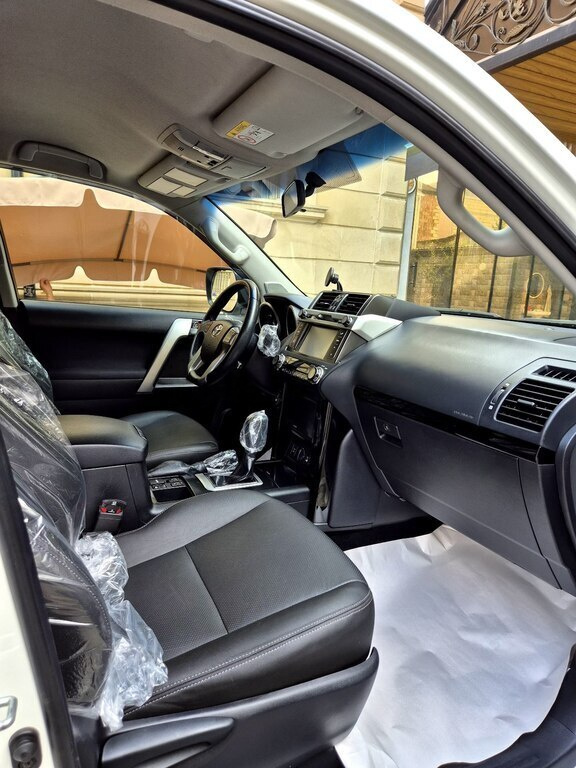 2017 Toyota Land Cruiser Prado, 3.0L, 140000km - Image 17