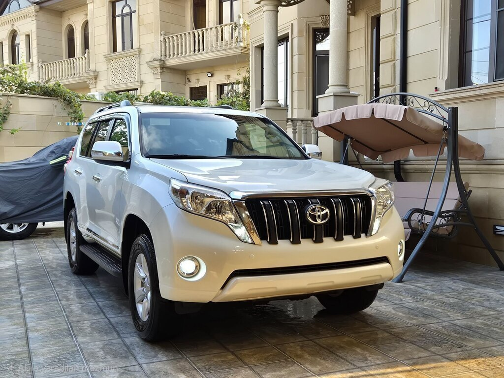 2017 Toyota Land Cruiser Prado, 3.0L, 140000km - Image 3