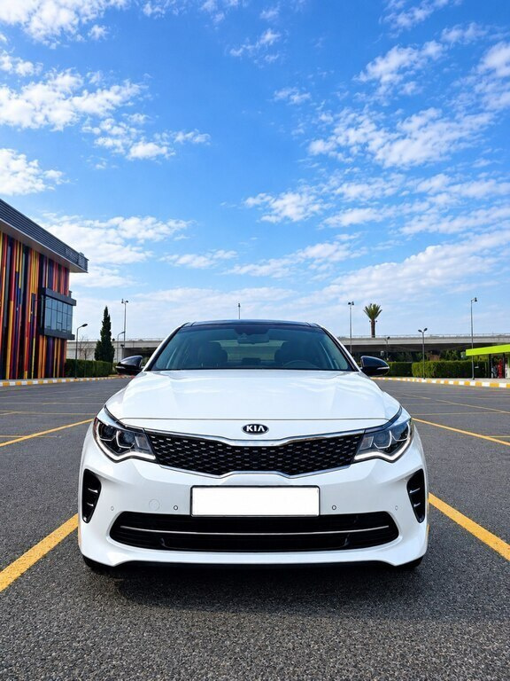 2017 Kia K5, 1.7L, 157500km - Image 1