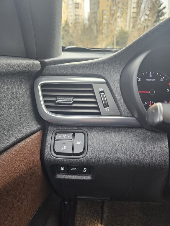 2017 Kia K5, 1.7L, 157500km - Image 18
